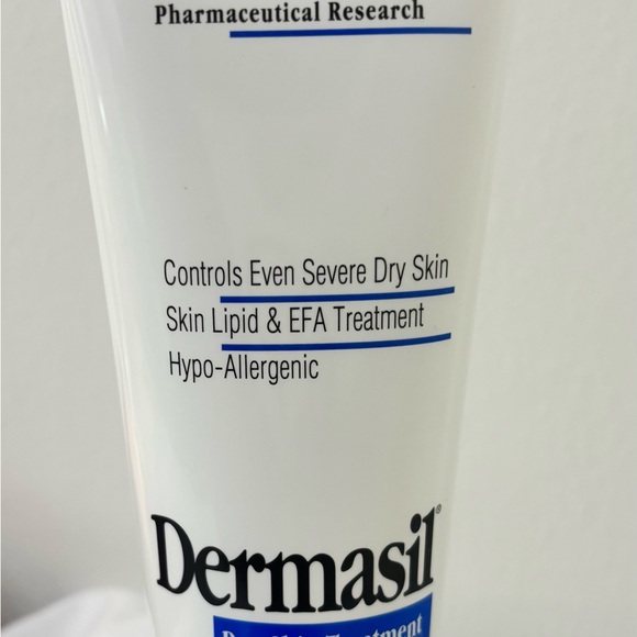 Dermasil White Skin Lipid & EFA Treatment Moisturizer for dry skin - Picture 1 of 2